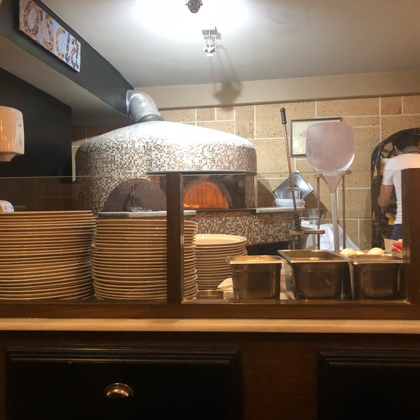รูปภาพถ่ายที่ O&#39;scià Pizzeria Napoletana โดย Théo B. เมื่อ 10/5/2018