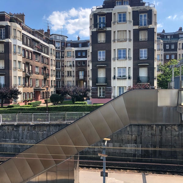 Gare SNCF de Viroflay Rive Gauche 1037 ziyaretçidan 2 tavsiye Gare SNCF de Viroflay Rive Gauche 1037 ziyaretçidan 2 tavsiye