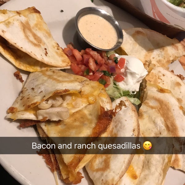 Photo taken at Chili&#39;s Grill &amp; Bar by Cris-An Sharmaine Saavedra A. on 3/26/2017