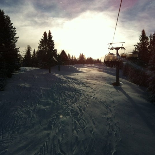 Foto tirada no(a) Ski Center Cerkno por Grega R. em 1/25/2013