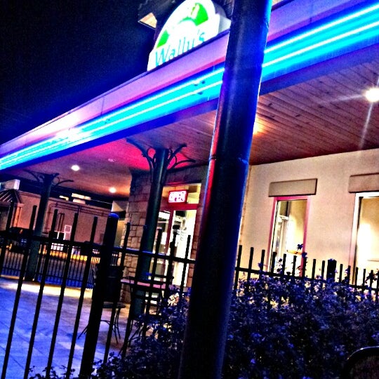 11/26/2012にErin O.がWally&#39;s Burger Expressで撮った写真