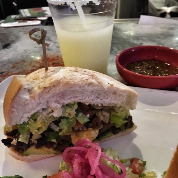 5/5/2016 tarihinde Mike H.ziyaretçi tarafından T&amp;T Tacos &amp; Tequila'de çekilen fotoğraf