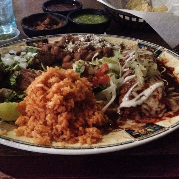 12/24/2013 tarihinde Mike H.ziyaretçi tarafından Leticia&#39;s Mexican Cocina'de çekilen fotoğraf