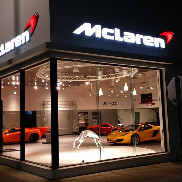 4/28/2014에 Sebastian S.님이 McLaren Auto Gallery Beverly Hills에서 찍은 사진