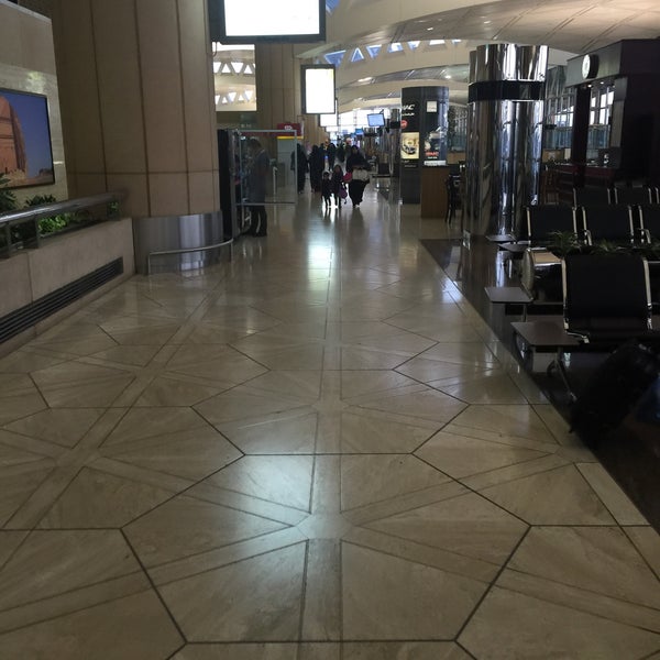 Das Foto wurde bei King Khalid International Airport (RUH) von # Feras 🌶 am 1/8/2016 aufgenommen