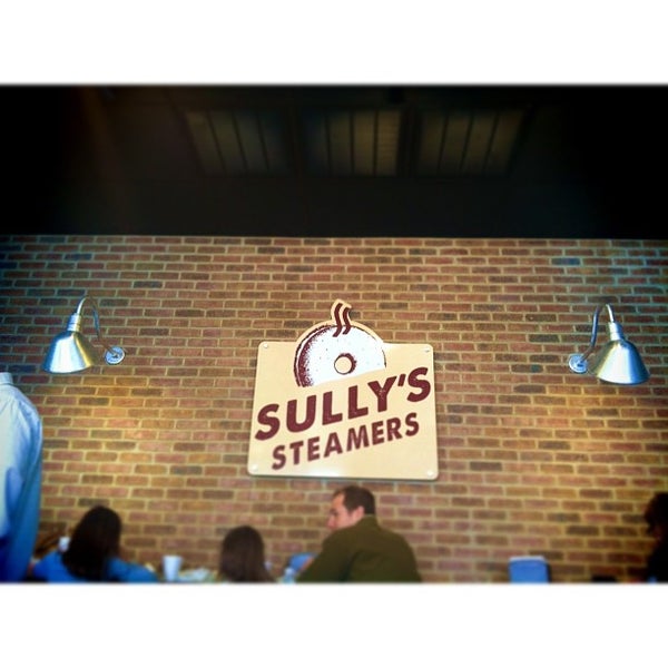 Снимок сделан в Sully&#39;s Steamers пользователем Lindsey C. 3/29/2013