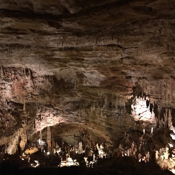 Foto tirada no(a) Natural Bridge Caverns por Ray G. em 2/16/2018