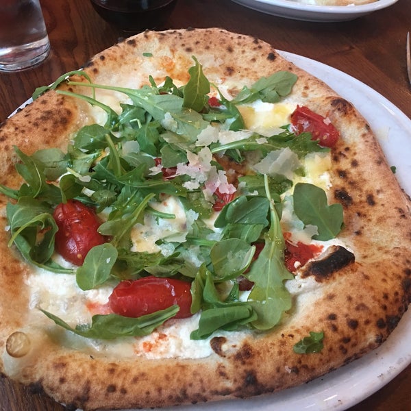 Снимок сделан в Spacca Napoli Pizzeria пользователем Chris J. 7/11/2017