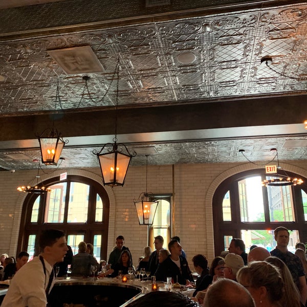 รูปภาพถ่ายที่ Chicago Firehouse Restaurant โดย Chris J. เมื่อ 6/21/2019