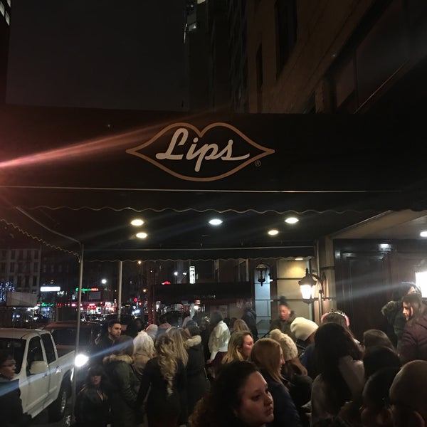 Foto scattata a Lips Drag Queen Show Palace, Restaurant &amp; Bar da Chris J. il 1/29/2017