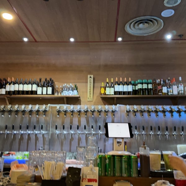 11/2/2022 tarihinde Adrian T.ziyaretçi tarafından JiBiru Craft Beer Bar'de çekilen fotoğraf