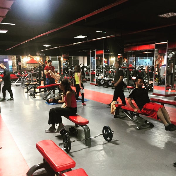 Photo prise au Mall of İstanbul par Sporcity Fitness Spa Fight Club le12/2/2015