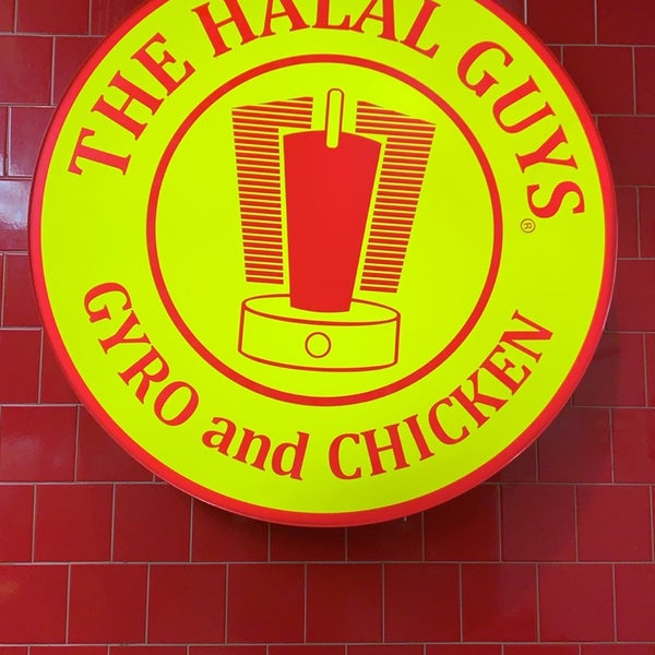 Photo taken at The Halal Guys by G Altuwaijri on 3/7/2019