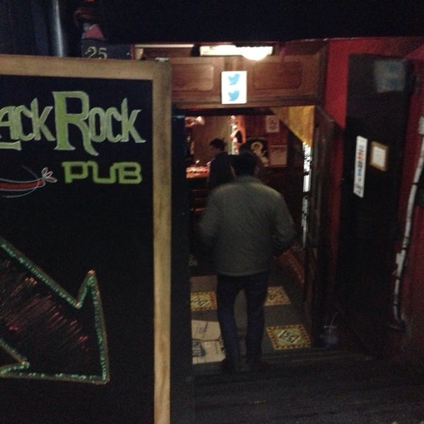 รูปภาพถ่ายที่ The Black Rock Pub โดย Bernardo เมื่อ 6/29/2013