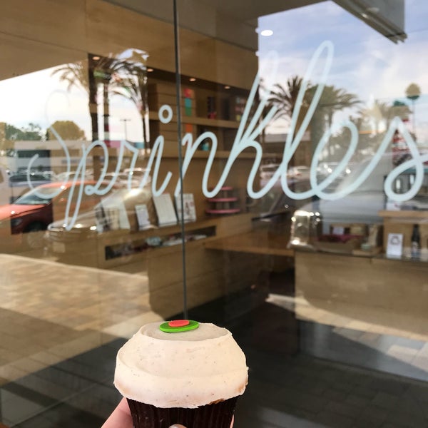 10/28/2018 tarihinde Lauren :.ziyaretçi tarafından Sprinkles Cupcakes'de çekilen fotoğraf