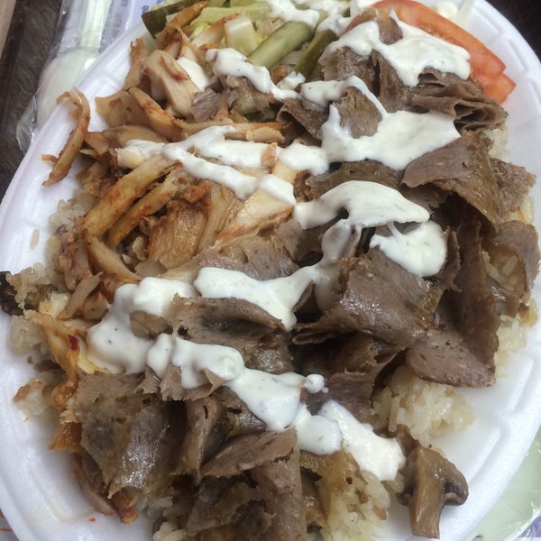 Foto tirada no(a) Mr. Kebab Itaewon Halal Food por Mac S. em 1/18/2015
