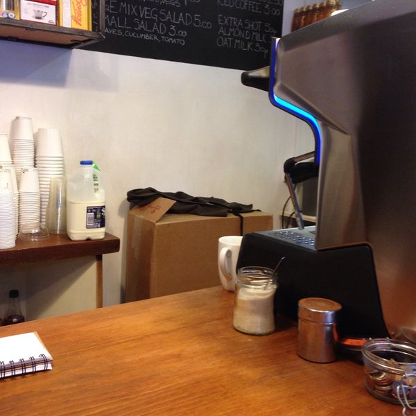 Foto scattata a G&amp;T Coffee Shop da Joey P. il 1/15/2014