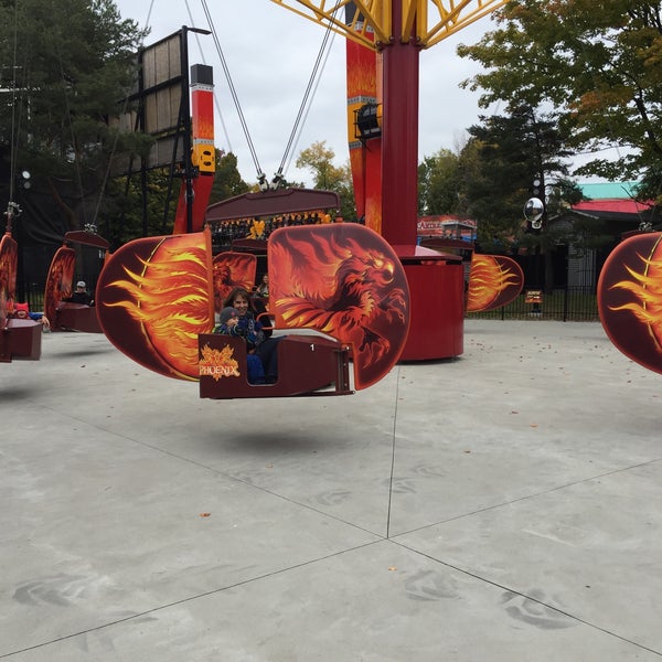 Photo taken at Six Flags La Ronde by Francois I. on 10/7/2018