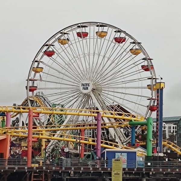 1/10/2023 tarihinde Beatriz B.ziyaretçi tarafından Santa Monica Pier Carousel'de çekilen fotoğraf