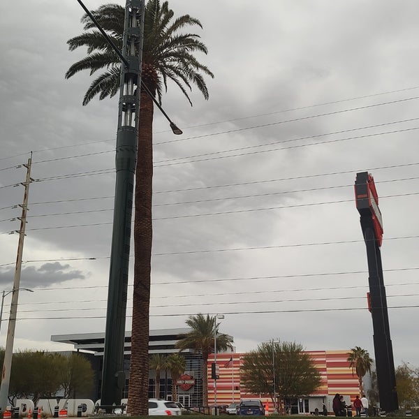 Foto diambil di Las Vegas Harley-Davidson oleh Beatriz B. pada 12/31/2022
