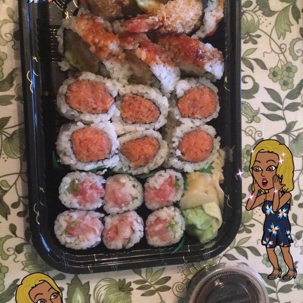 Foto tirada no(a) Sushi Para 88 por Roxy U. em 9/2/2016