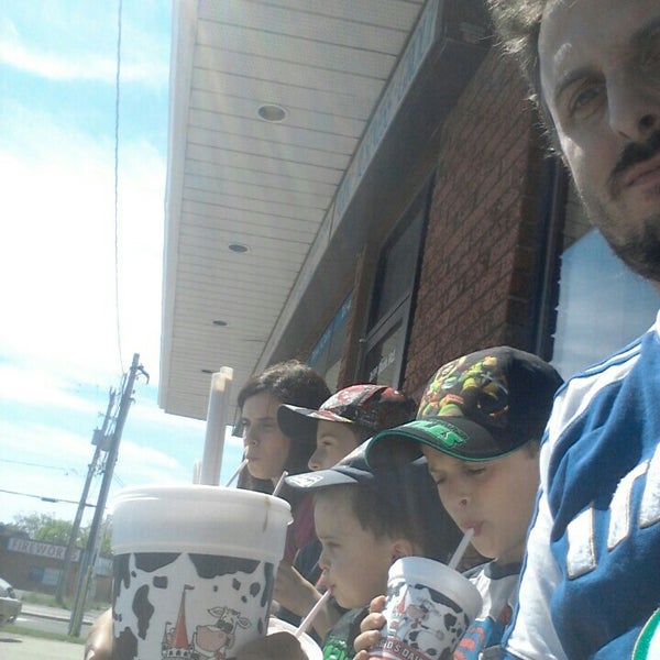 Reids Dairy Ice Cream Parlor in Kingston