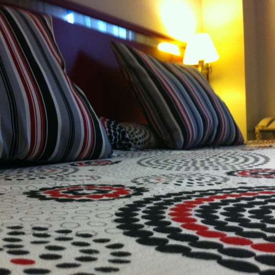 Das Foto wurde bei Hotel Zenit Ascarza Badajoz von Benlly (José B) G. am 11/25/2012 aufgenommen