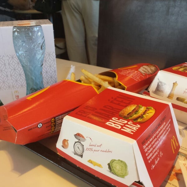 รูปภาพถ่ายที่ McDonald&#39;s โดย Passie...... เมื่อ 7/24/2013