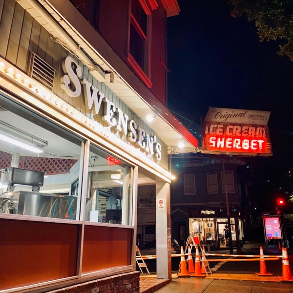 Снимок сделан в Swensen&#39;s Ice Cream пользователем Matt H. 1/16/2019