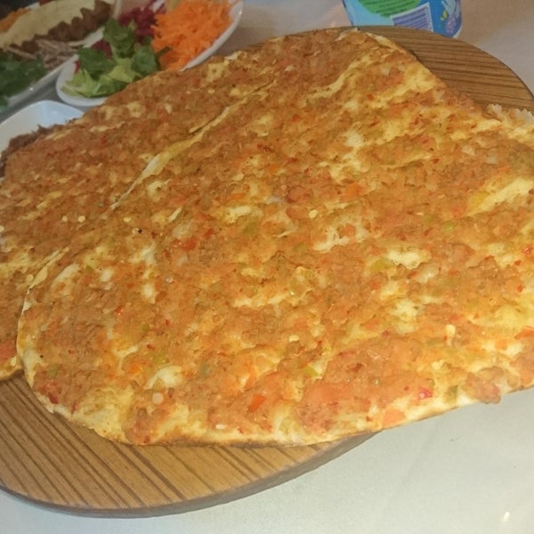 Sumak Cafe ve Ev Yemekleri Bayraklı�da Kafe
