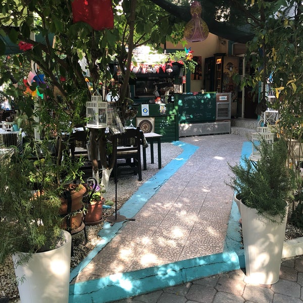 Foto tirada no(a) Mozaik Bahçe por Deren E. em 5/20/2019