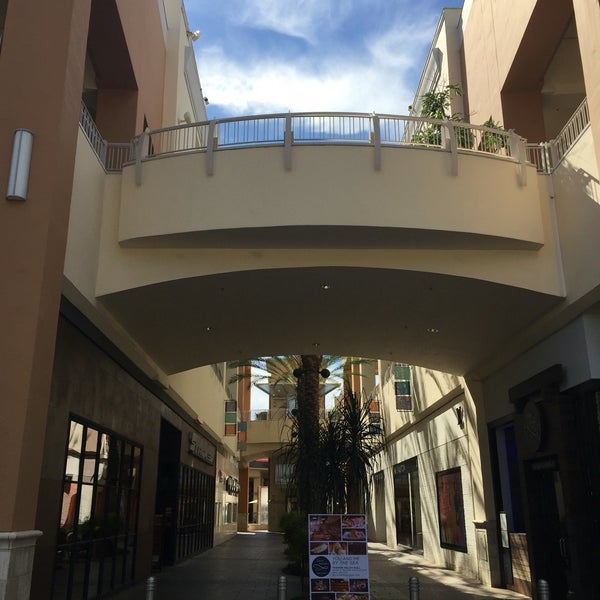 Fashion Valley - Shopping Mall in San Diego