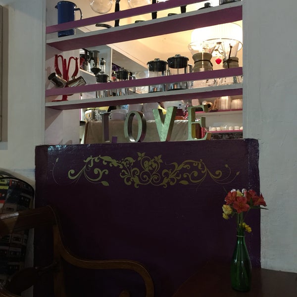 4/24/2017 tarihinde Bernie C.ziyaretçi tarafından Rococó Café Espresso'de çekilen fotoğraf