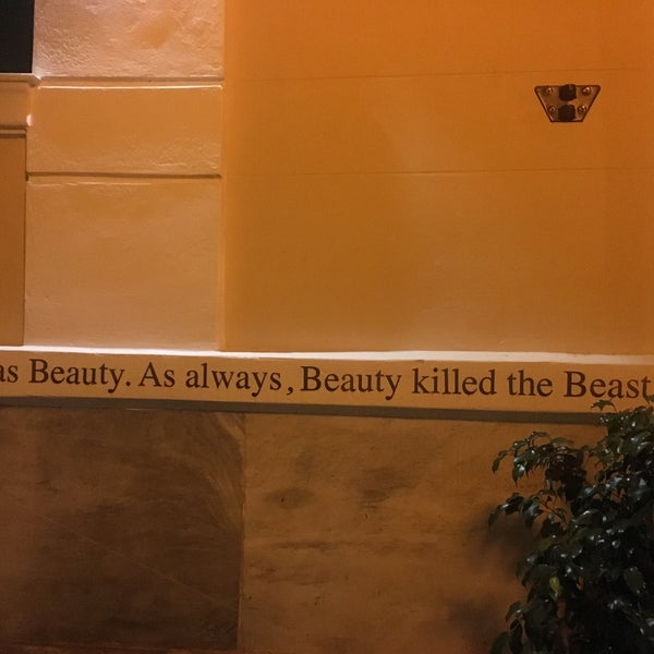 10/3/2018 tarihinde Allegrita🍬 T.ziyaretçi tarafından Beauty Killed The Beast'de çekilen fotoğraf