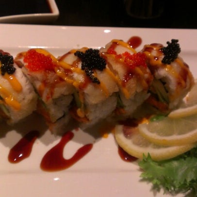 Foto diambil di Shinto Japanese Steakhouse &amp; Sushi Lounge oleh Neil N. pada 11/18/2012