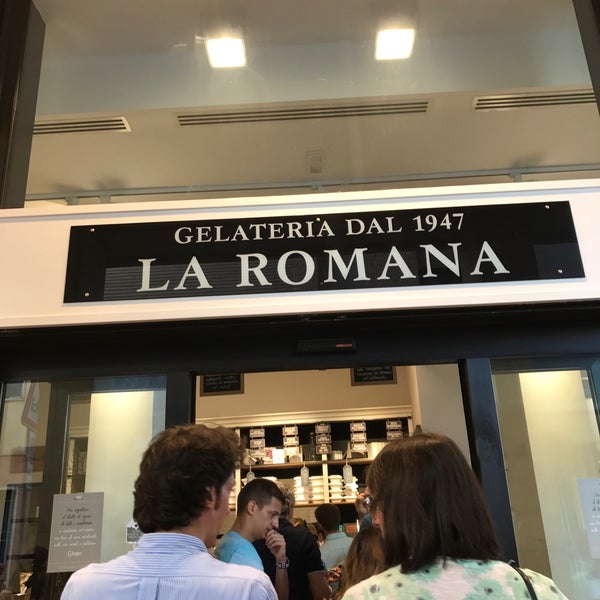 Foto tirada no(a) Gelateria &quot;La Romana&quot; por Chiara M. em 6/25/2017