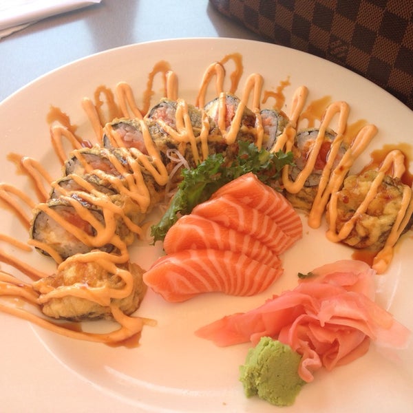 Foto tomada en Tokyo Sushi Restaurant  por Mel D. el 4/28/2014