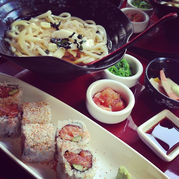 Снимок сделан в Fuku Japanese Restaurant пользователем Rainstop C. 8/26/2013