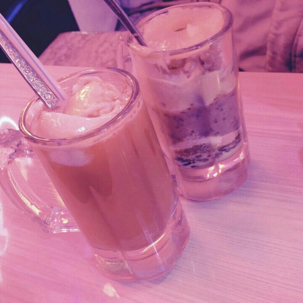 Monajjem Ice Cream and Juice Bar آبمیوه و بستنی منجم Juice Bar