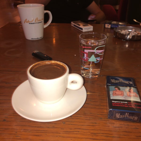 Photo taken at Robert&#39;s Coffee by Emrah A. on 6/14/2018