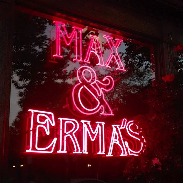 Foto diambil di Max &amp; Erma&#39;s oleh Doug H. pada 9/5/2013
