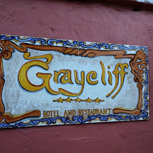 Снимок сделан в Graycliff Hotel &amp; Restaurant пользователем Doug H. 8/26/2016