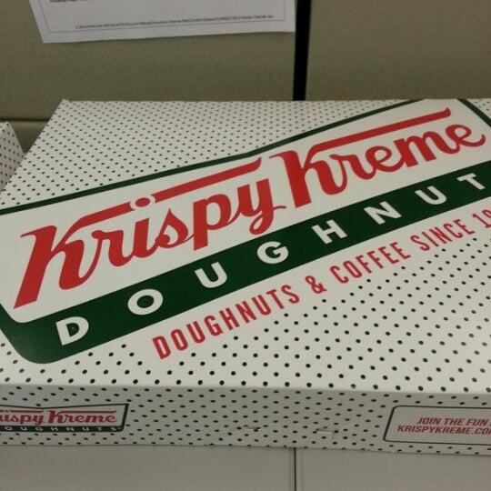 รูปภาพถ่ายที่ Krispy Kreme Doughnuts โดย Ken K. เมื่อ 12/21/2012