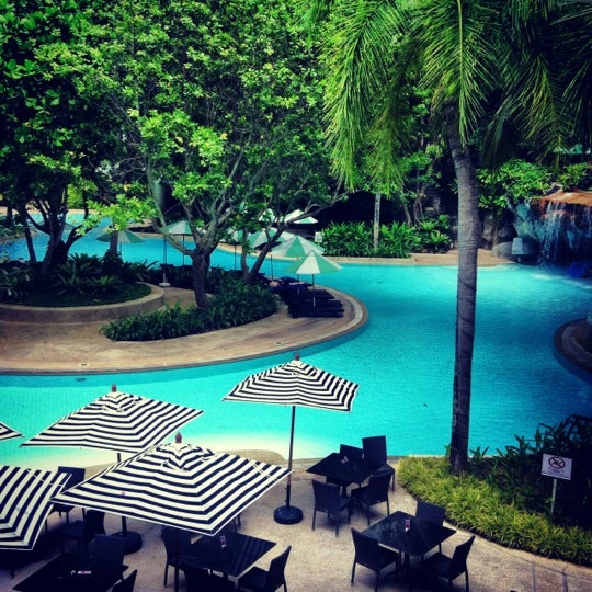Foto scattata a Garden Pool @ Hilton Phuket Arcadia Resort &amp; Spa da Suebsak S. il 10/20/2012