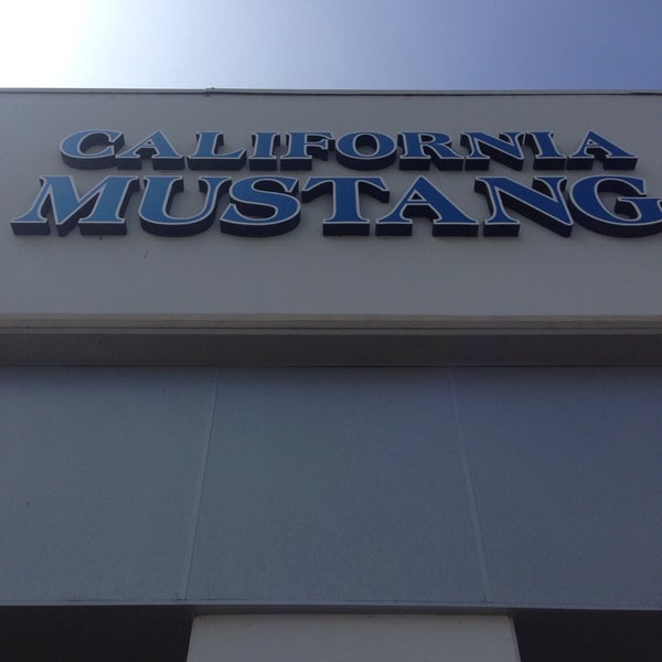 Снимок сделан в California Mustang Parts and Accessories пользователем Salvador F. 7/1/2014