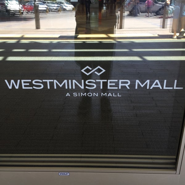 Снимок сделан в Westminster Mall пользователем Salvador F. 9/19/2015