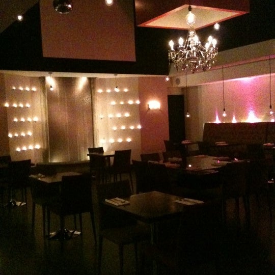 Foto tomada en Quattro Restaurante &amp; Lounge Bar  por Dominique L. el 1/23/2013