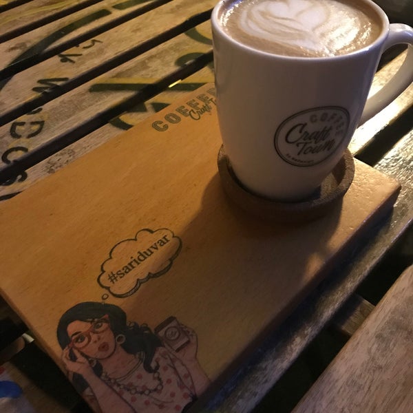 Foto tirada no(a) Coffee Craft Town por H@DI em 10/15/2020