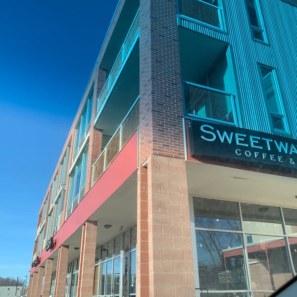 Photo taken at Sweetwaters Coffee &amp; Tea Plymouth Green by Owl _. on 3/15/2020