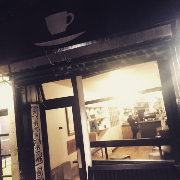Foto tirada no(a) Ninth Street Espresso por Owl _. em 11/23/2018
